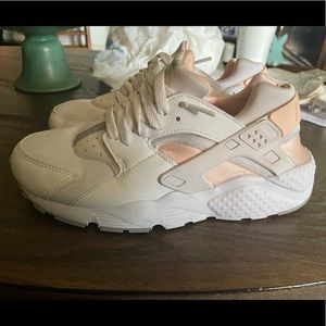 Nike Huarache Women Size 7